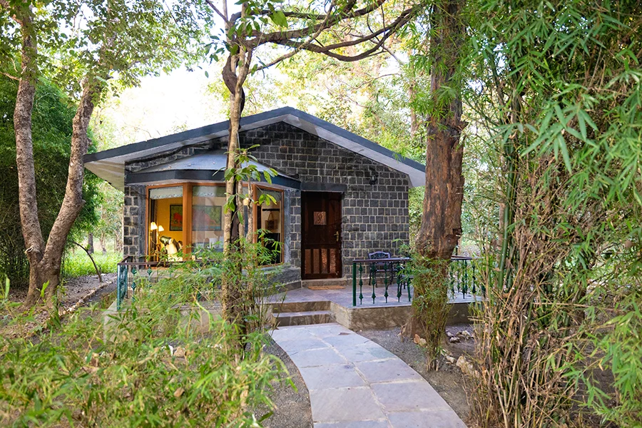 Singinawa Jungle Lodge, kanha - Tap to explore photos