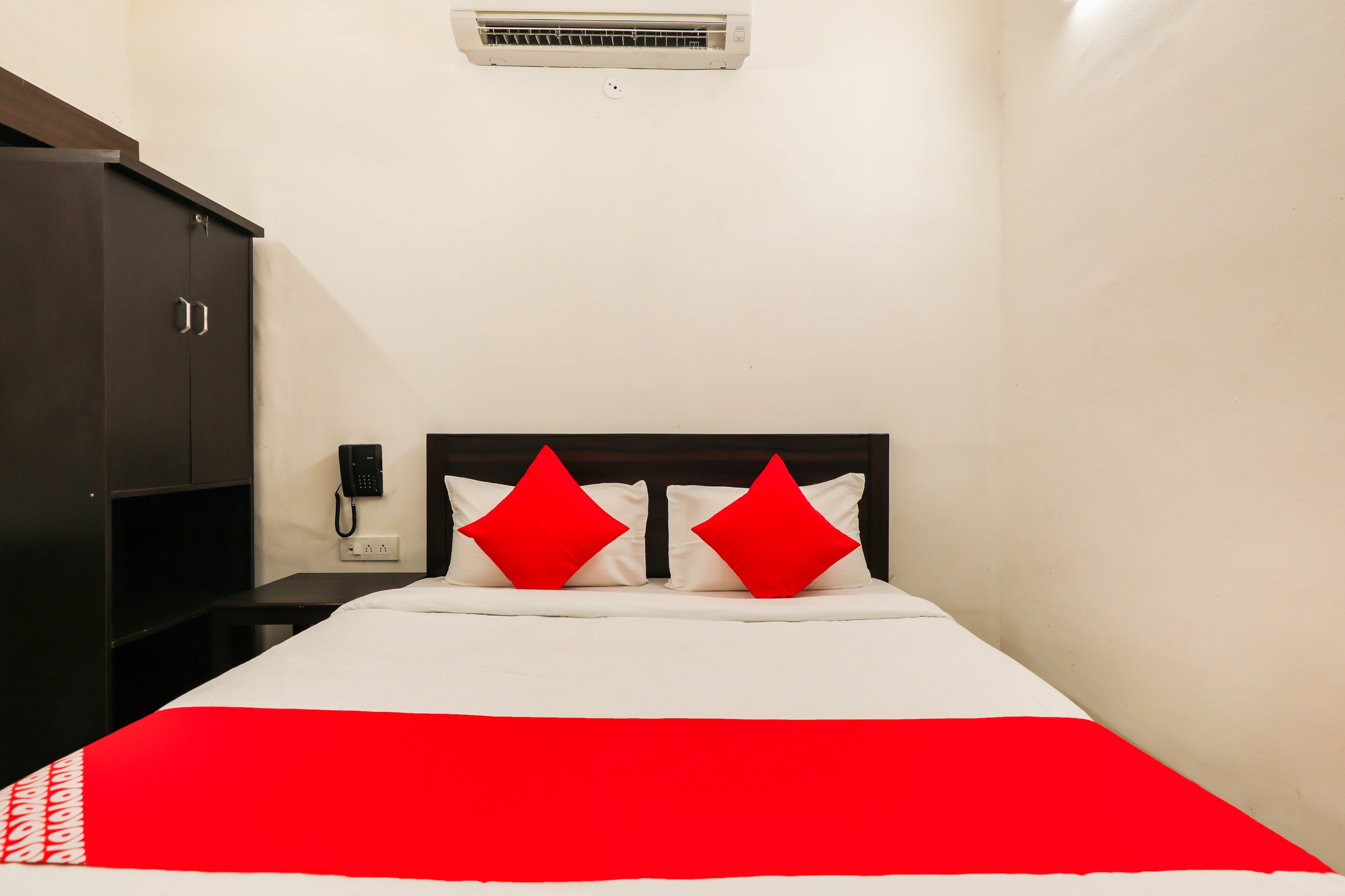 Hotel O by OYO Saket inn - Tap to explore photos