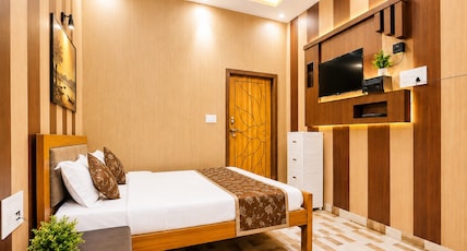 SHREE RAM AADHAR RESTAURANT AND GUEST HOUSE Room Type - Deluxe AC Room SHREE RAM AADHAR RESTAURANT AND GUEST HOUSE Room Type - Deluxe AC Room