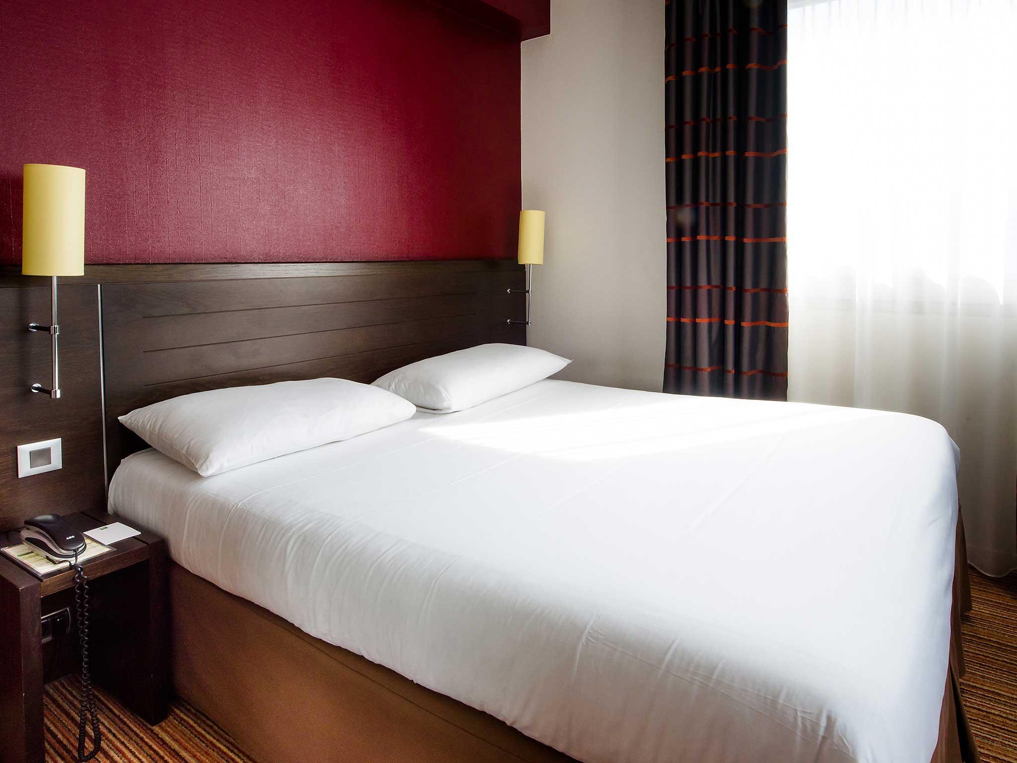 ibis Styles Nantes Centre Place Royale - Tap to explore photos