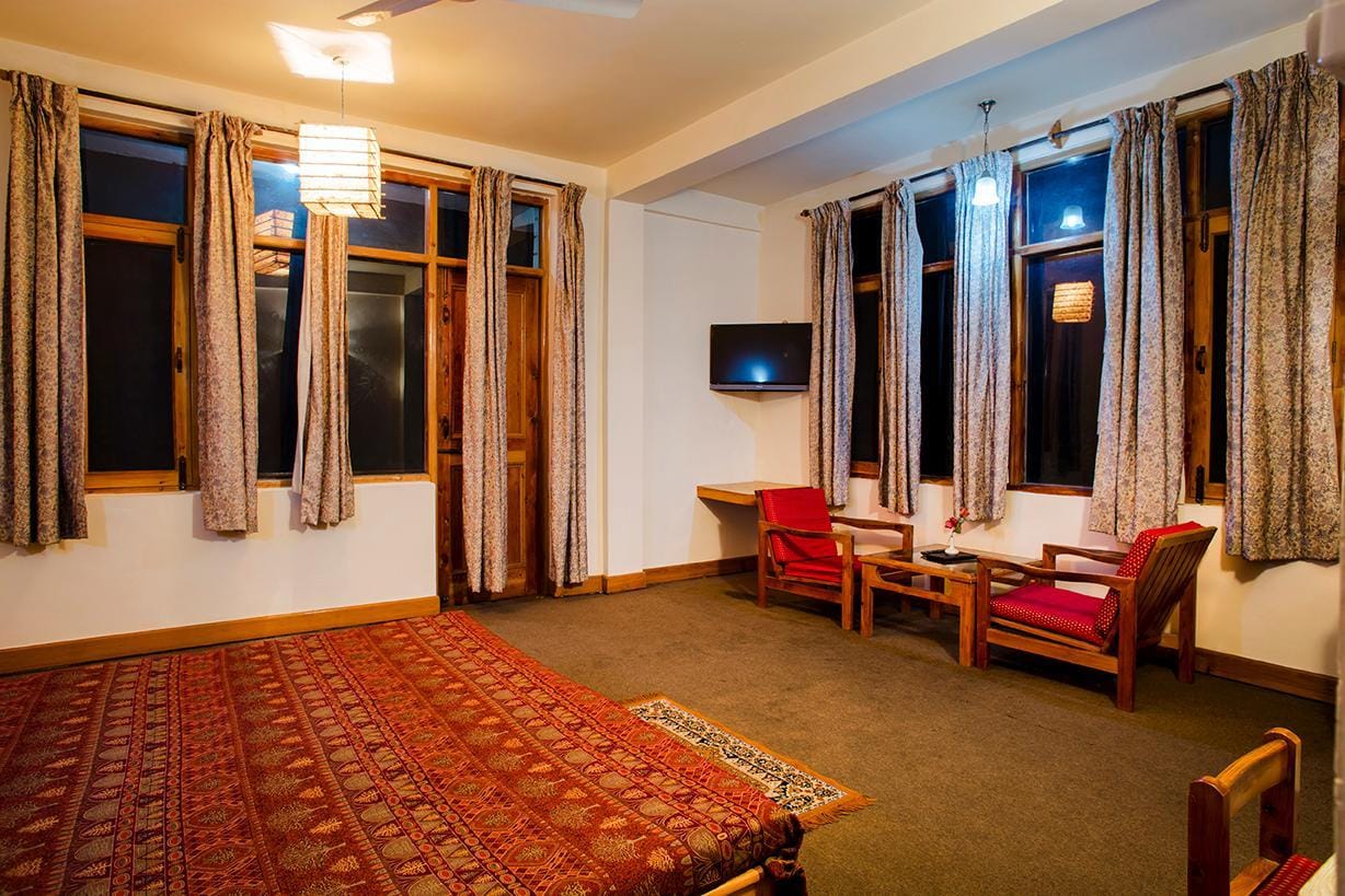 Hotel Manali Continental - Tap to explore photos