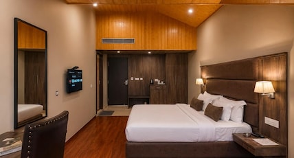 THE AZARA Room Type - Premium Executive Room THE AZARA Room Type - Premium Executive Room