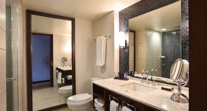 InterContinental - New York Times Square Room Type - 1 King Premium Corner Room InterContinental - New York Times Square Room Type - 1 King Premium Corner Room