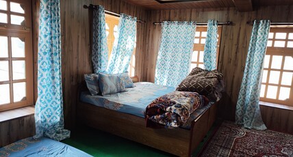 Manali stay Room Type - Bedroom 2