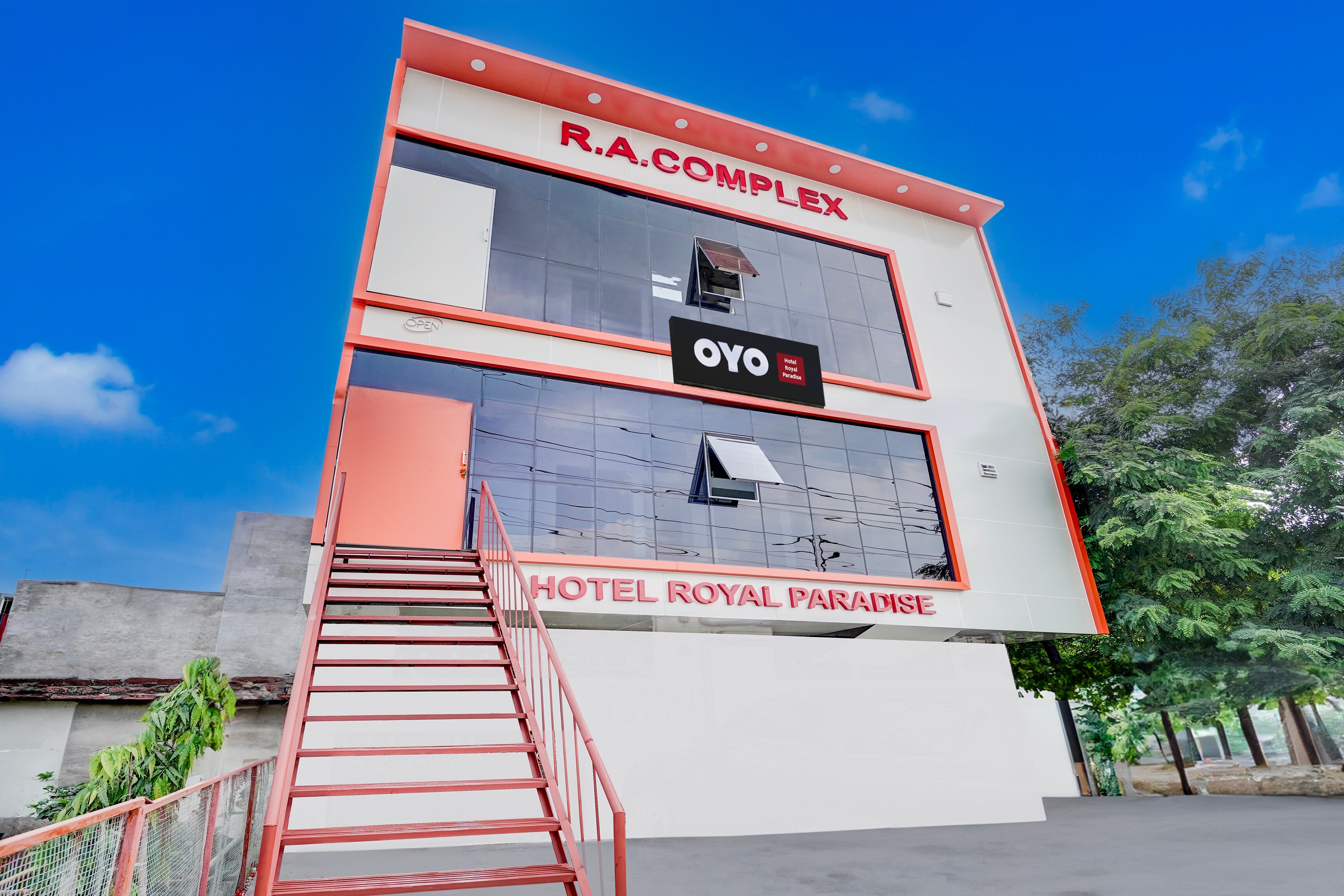 OYO 829220 Hotel Royal Paradise - Tap to explore photos