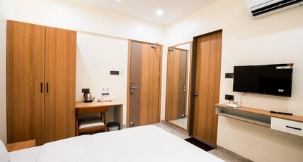 CHINTAMANI LODGING Room Type - DELUXE ROOM