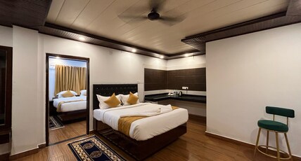 BlissGrace || Adjacent to Vega Circle Mall Room Type - DOUBLE BEDROOM