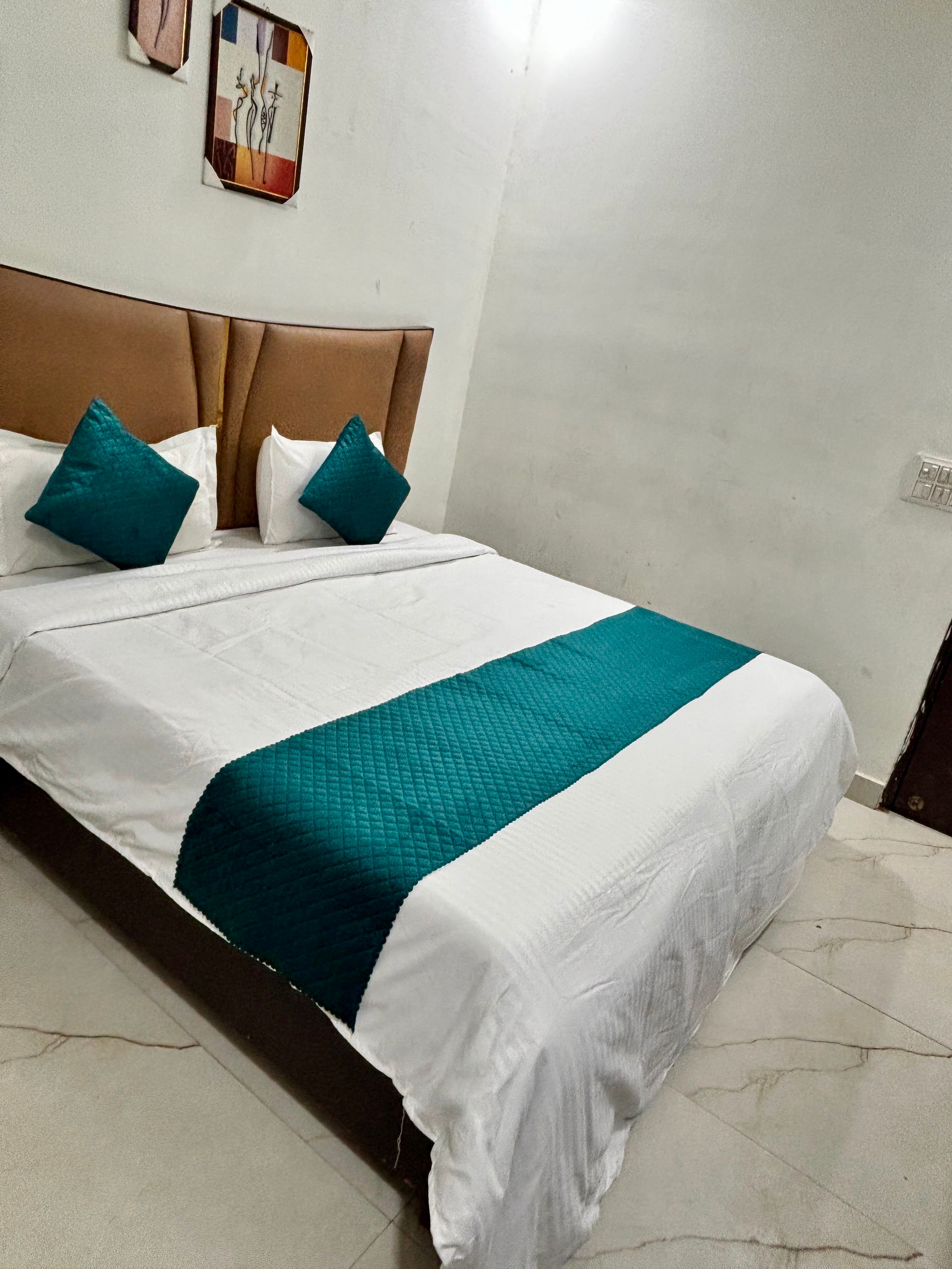 GoBravo 12 4bhk - Tap to explore photos