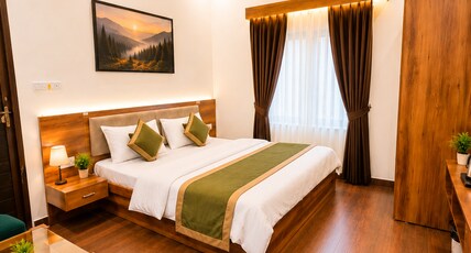 Hotel Aaradhya Shree Palace Room Type - Deluxe Room with City View