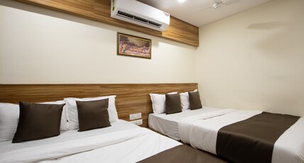 Hotel King Palace  Near T1 Mumbai Airport & BKC Room Type - Deluxe Room