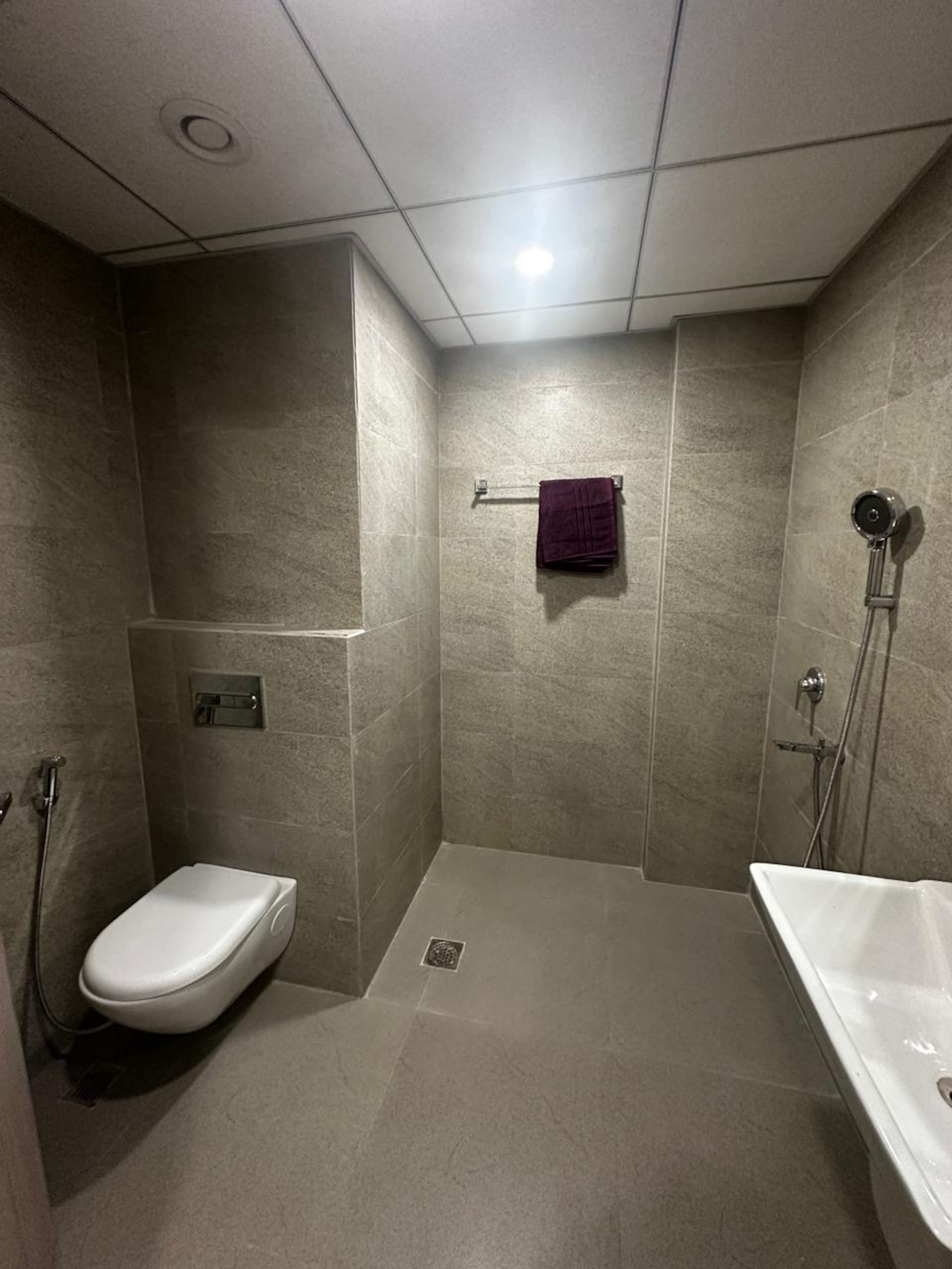 CozyCube Modern Studio - Tap to explore photos