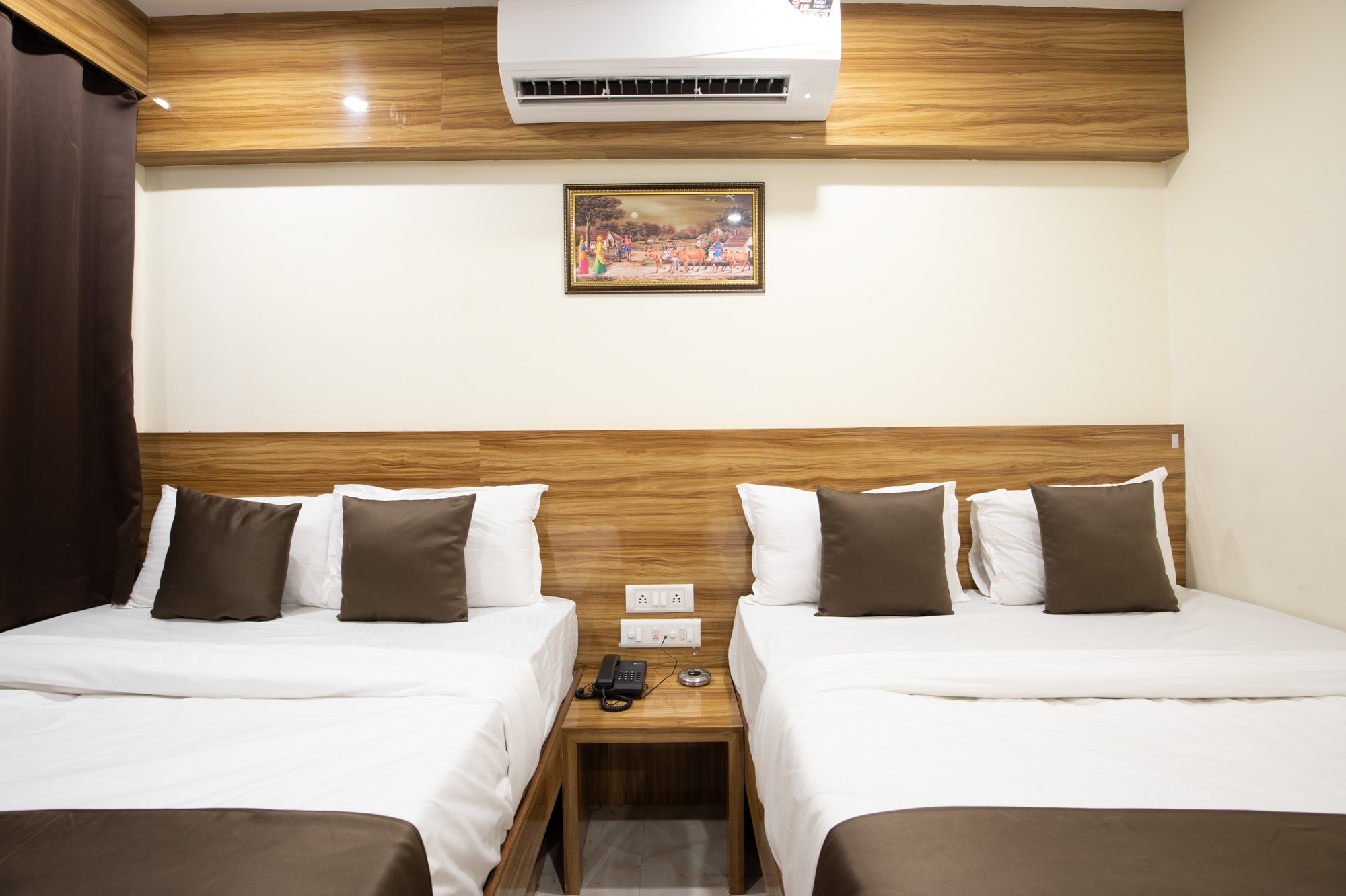 Hotel King Palace  Near T1 Mumbai Airport & BKC - Tap to explore photos