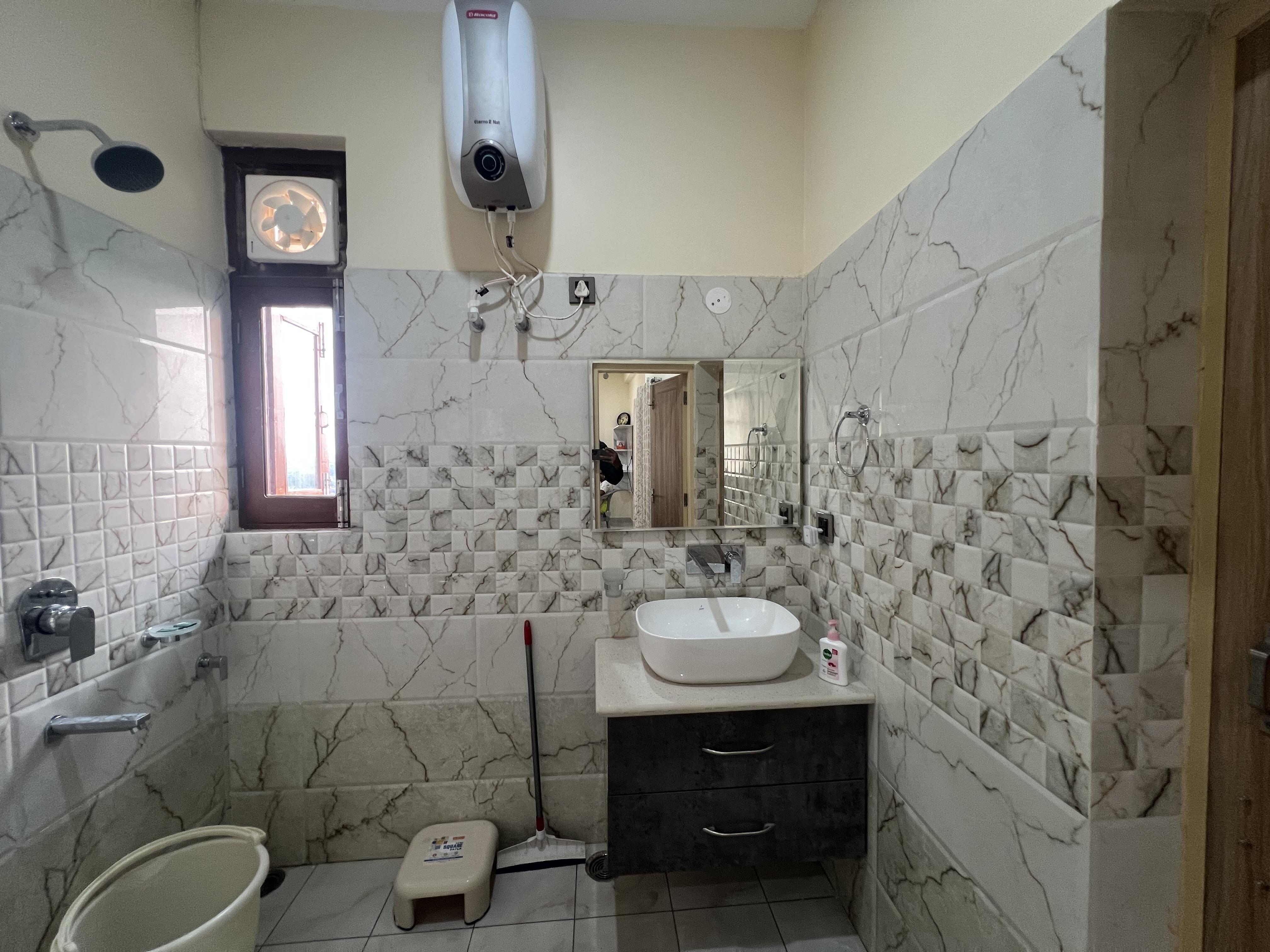 Umang Cottage 2BHK Penthouse Dhauladhar View I - Tap to explore photos