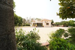 Skylark Resort, Parsili
