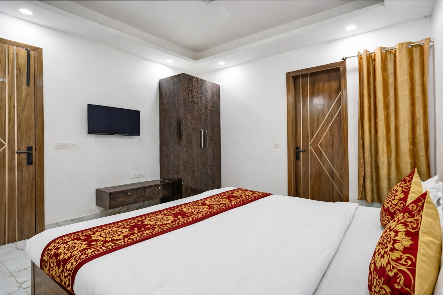 Mauryan Elite Hotel, Ignou Road - Tap to explore photos