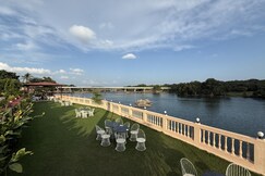 The Orchha Resort By River Side