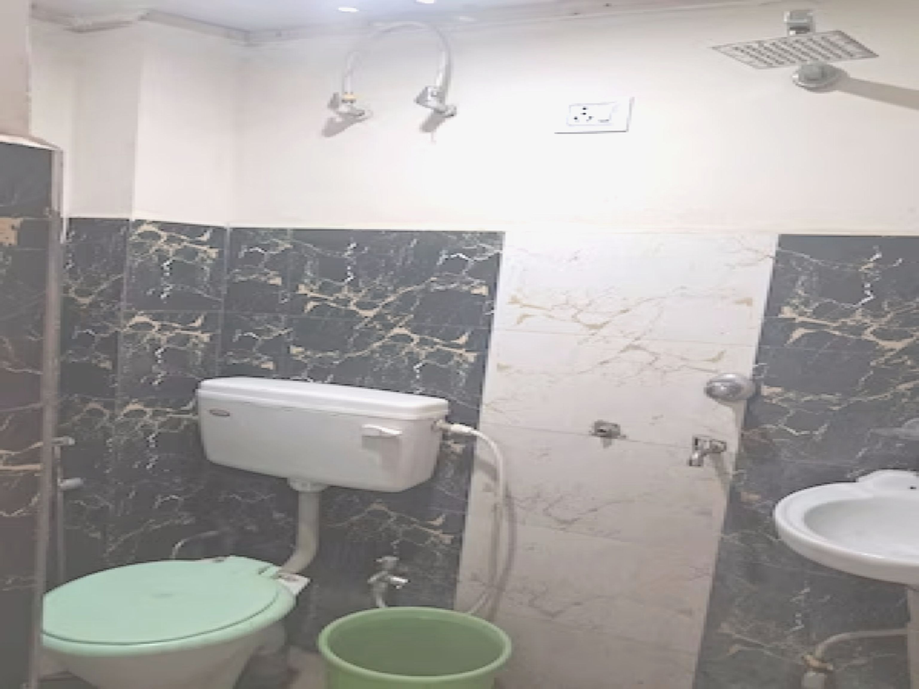 Hotel O HOME RAGHAV HOMESTAY - Tap to explore photos