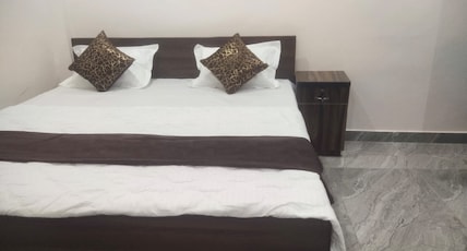 Moonlight banquet & hotels Room Type - Deluxe Room