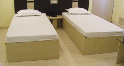 Reliance Guest House Room Type - NON AC DOUBLE