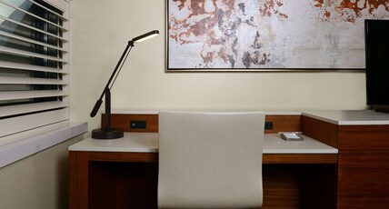 Hilton Denver Inverness Room Type - 1 KING BALCONY STUDIO STE