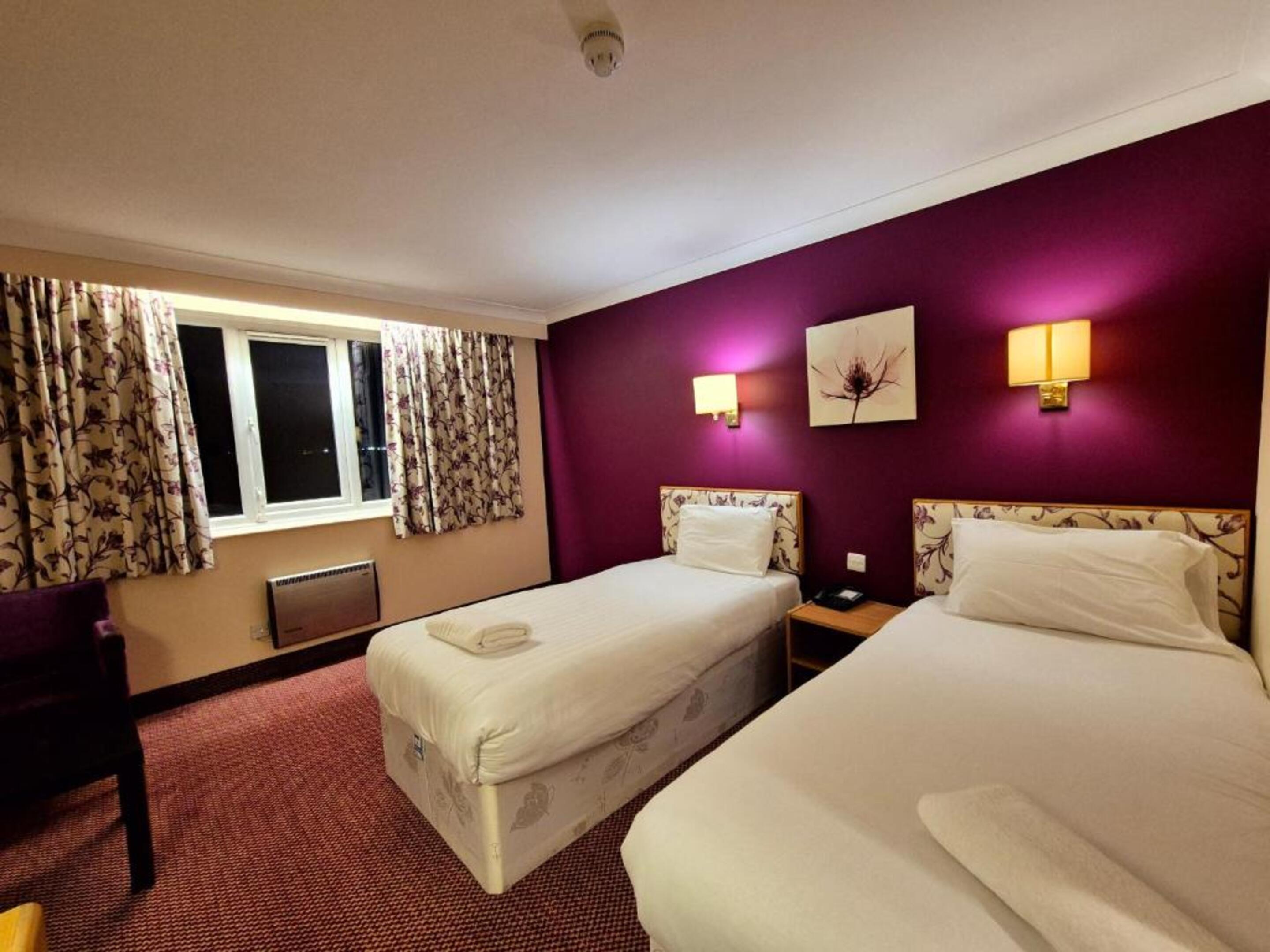 Supreme Inn Boston - Tap to explore photos