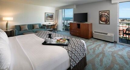 Crowne Plaza Hotel Ventura Beach Room Type - 1 King Junior Suite Sunset View
