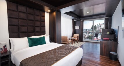 The West Gate Posada By Summit Room Type - Premium View Room with Balcony and Bathtub