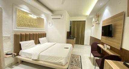 Elite Sector 45 Room Type - Deluxe Room with Balcony Elite Sector 45 Room Type - Deluxe Room with Balcony