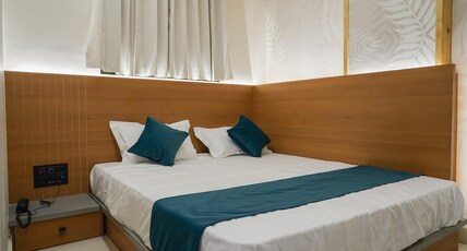 HOTEL RAJ PALACE Room Type - Deluxe Room