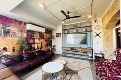 Soulful Stay 2BHK w Jacuzzi Rooftop Vasant Kunj