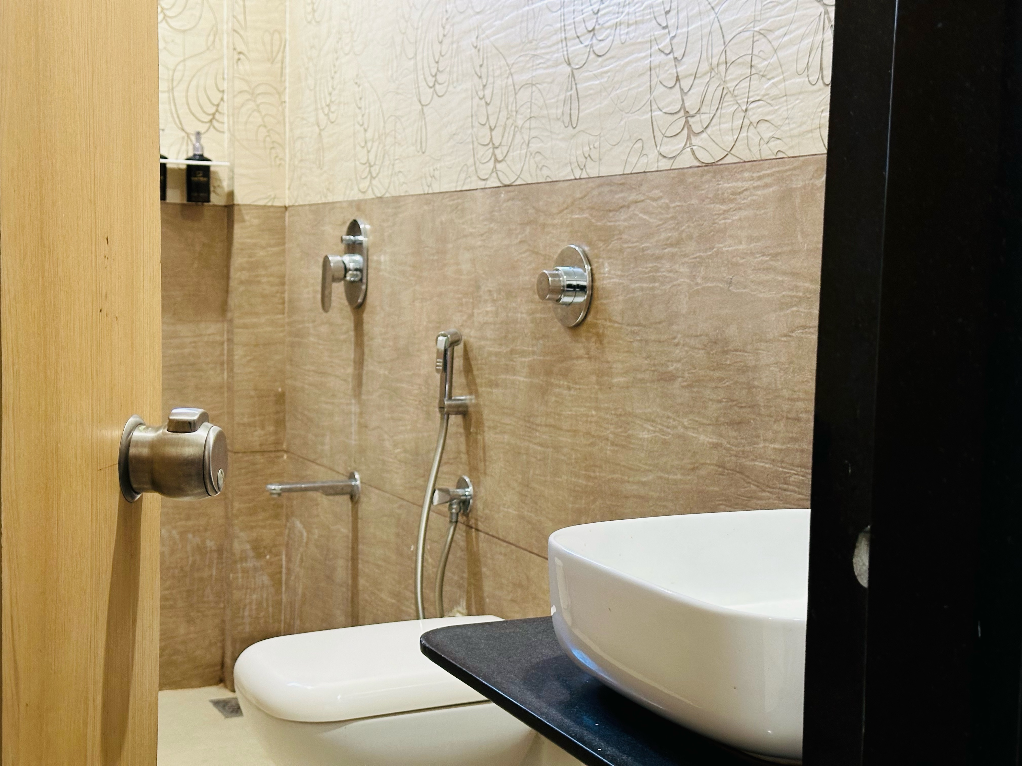 Hotel Venus - Tap to explore photos