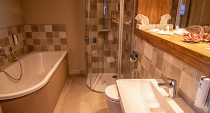 Best Western Hotel Erfurt-Apfelstaedt Room Type - Suite-1 Double Bed, Air-Conditioned, Separate Living Room, Shower In Room, Bathtub, Free W-Lan, Coff Best Western Hotel Erfurt-Apfelstaedt Room Type - Suite-1 Double Bed, Air-Conditioned, Separate Living Room, Shower In Room, Bathtub, Free W-Lan, Coff
