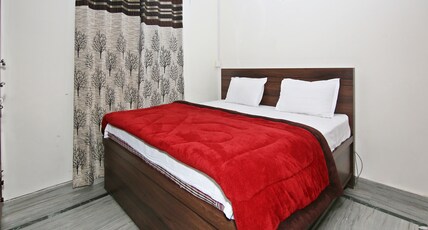 Tanush Homestay - 100 Mtrs Railway Station Room Type - Deluxe Room Non Ac
