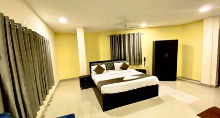 Hotel Sky Park Room Type - STANDARD ROOM KING SIZE BED