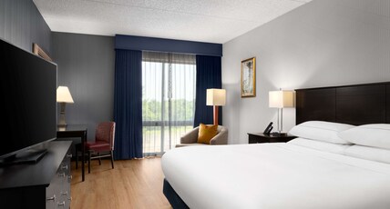 DoubleTree by Hilton Hartford - Bradley Airport Room Type - 1KNG MOB HEAR ACC W TUB NS