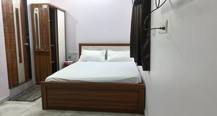 Hotel Parcham Room Type - Deluxe Room One Double Bed