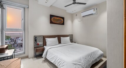 HARI OM RESIDENCY Room Type - SARYU URBAN LOFT