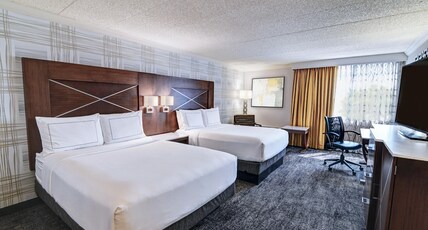 DoubleTree by Hilton Madison Room Type - 2 QUEEN DELUXE - FRIDGE