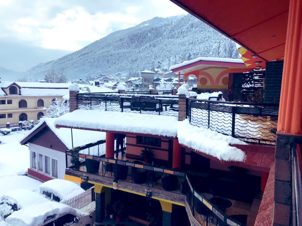 Hotel Snow Line - Tap to explore photos