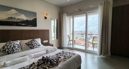 Kynjing Suites Room Type - Superior Queen with Balcony