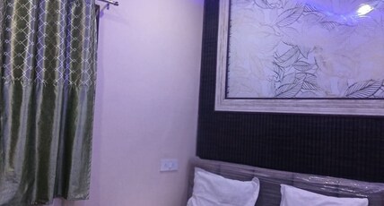 Virat Kashi Room Type - Double Deluxe Room With Private Bathroom 