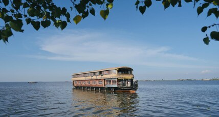 Anna Cruise Houseboats Room Type - PREMIUM SHARING ROOMS WITH COMPLIMENTORY SPEED BOAT RIDE Anna Cruise Houseboats Room Type - PREMIUM SHARING ROOMS WITH COMPLIMENTORY SPEED BOAT RIDE