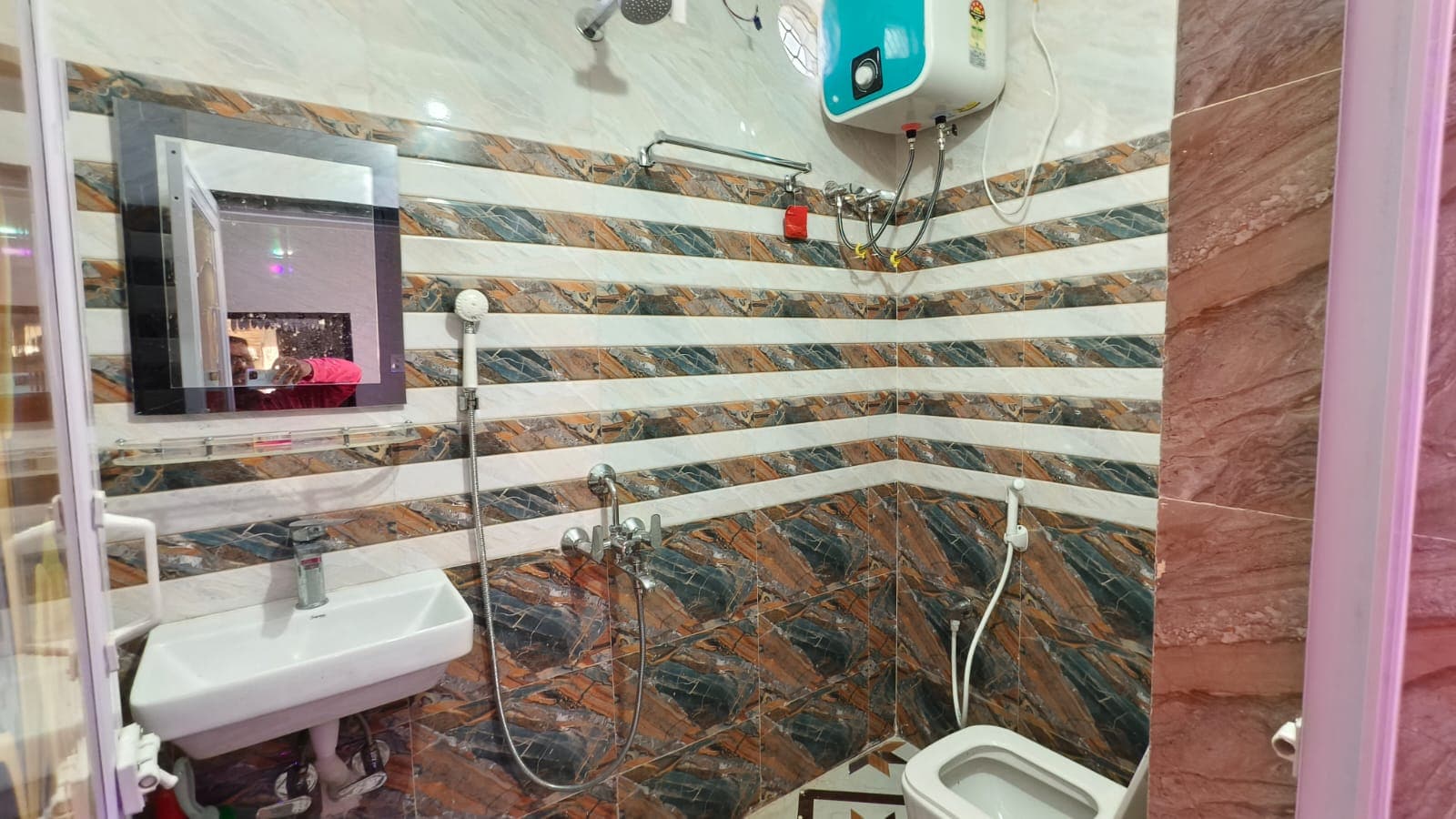 Sri Krushna Nibas | Entire Studio Apartment | 1KM From Shree Jagannath Temple - Tap to explore photos