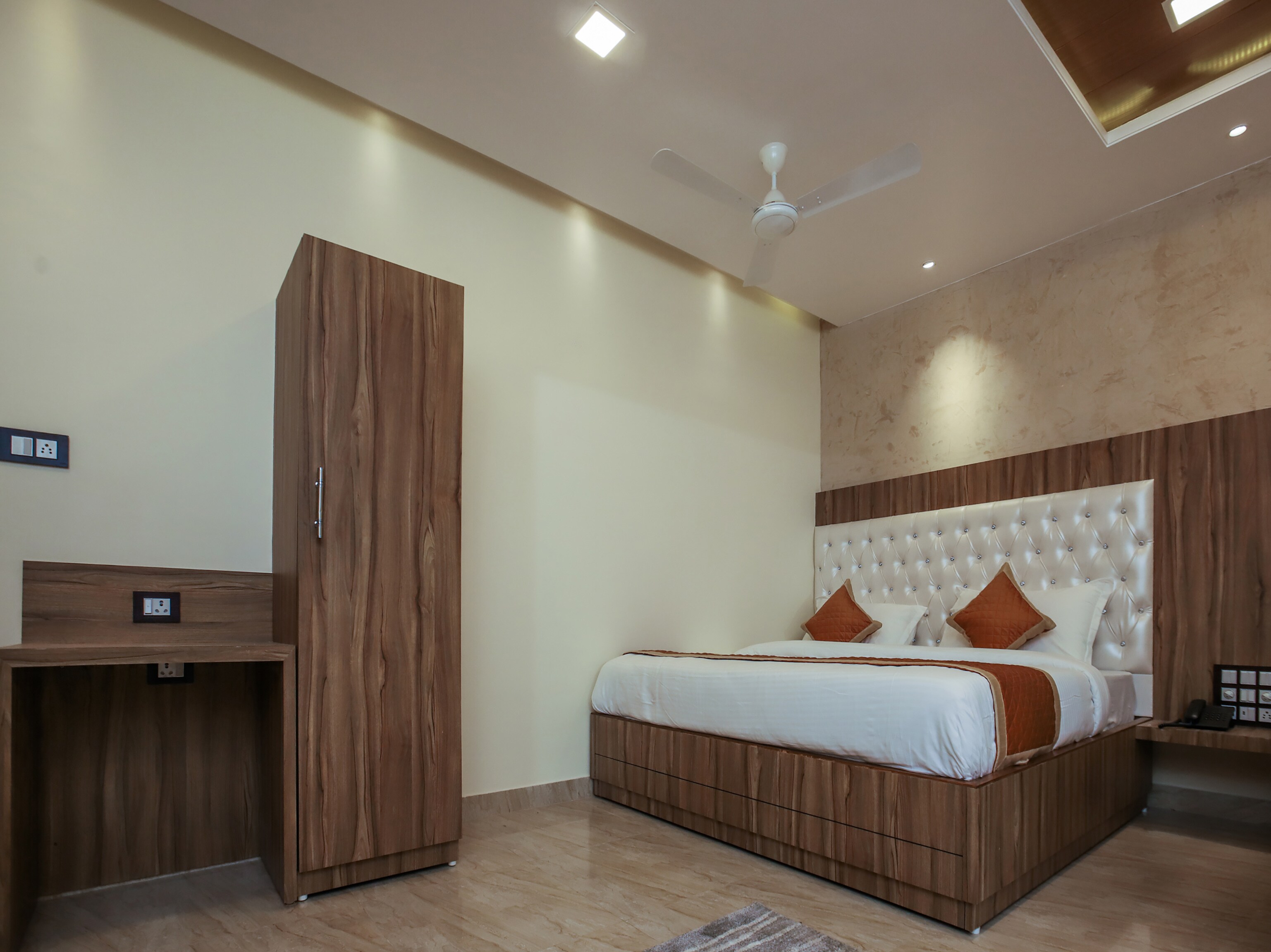 Dynasty Homestay - Tap to explore photos