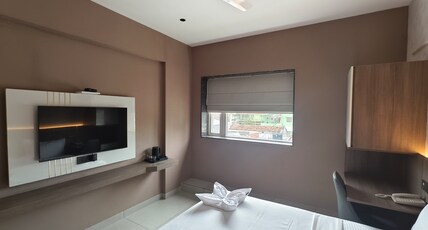 VARANASHI INN Room Type - Deluxe King Bed Room