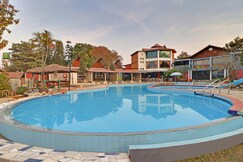 Treebo Premium Blue Mountain Resort With Swimming Pool
