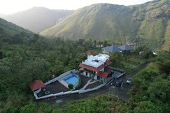 Woods Vagamon - Pvt Pool Resort Villa in Vagamon