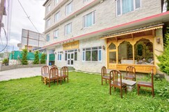 Nandini Palace - 5 minute's drive to Mall Road
