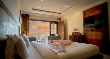 Shivalik Hotel and Resort with Infinity Pool Room Type - Premium Room with Balcony