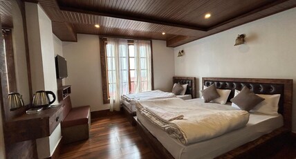 Hotel Ratna Villa Inn Room Type - Triple Room with Mountain View